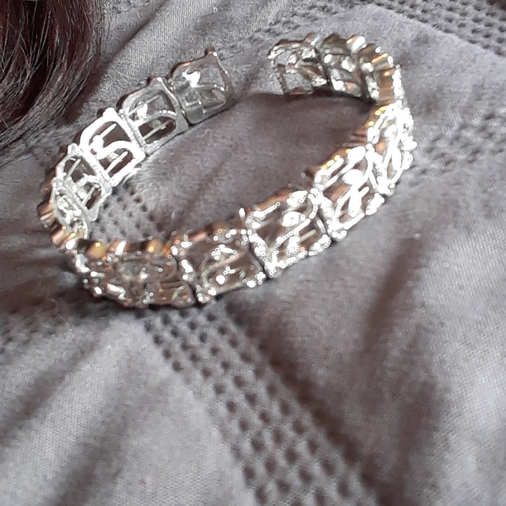 Bracelet/ bangle